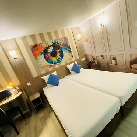 Urban House Hotel 2*